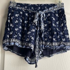 Juniors small lined shorts